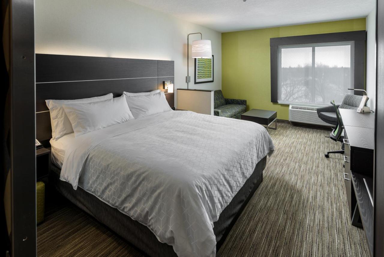 Holiday Inn Express & Suites Kelowna - East By Ihg Екстериор снимка