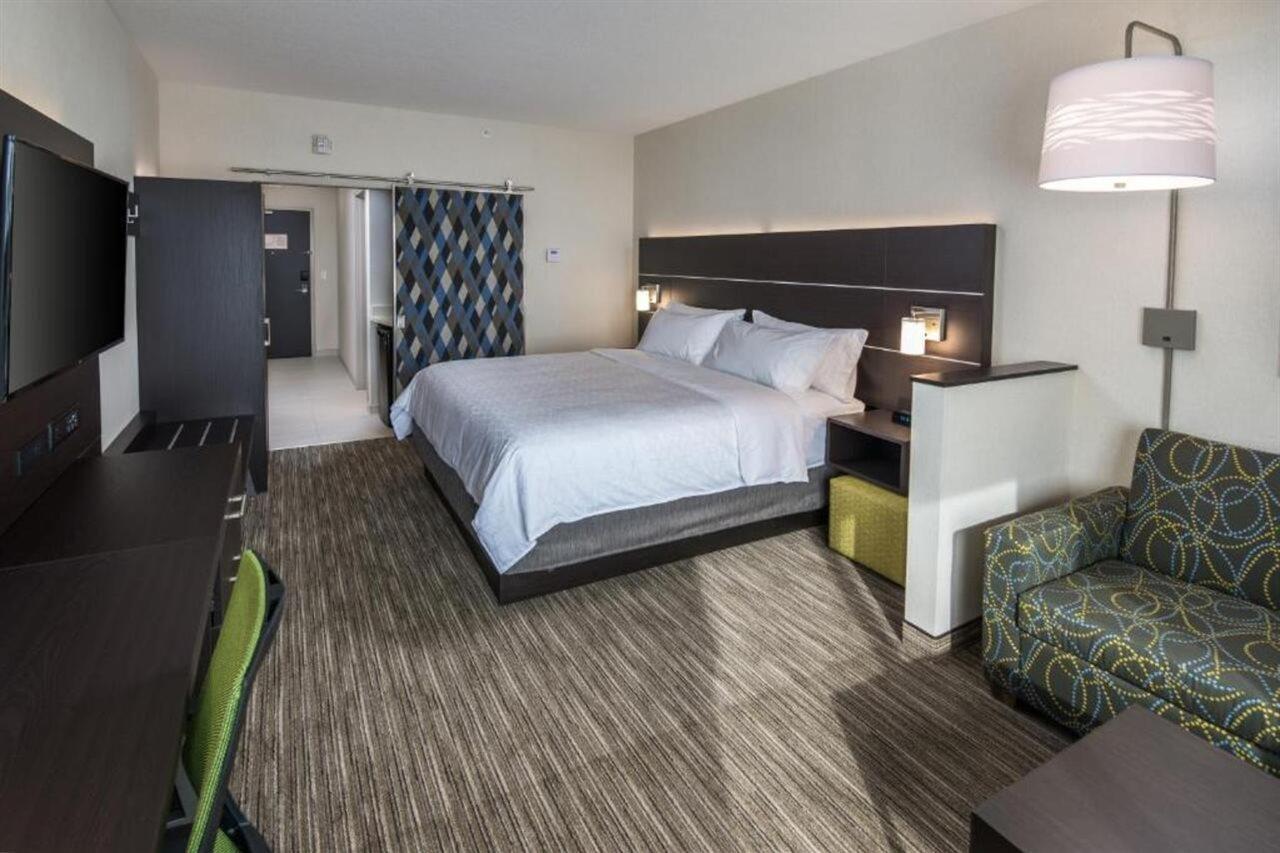 Holiday Inn Express & Suites Kelowna - East By Ihg Екстериор снимка