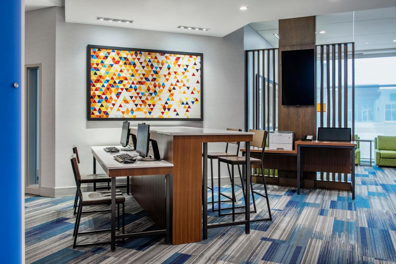 Holiday Inn Express & Suites Kelowna - East By Ihg Екстериор снимка