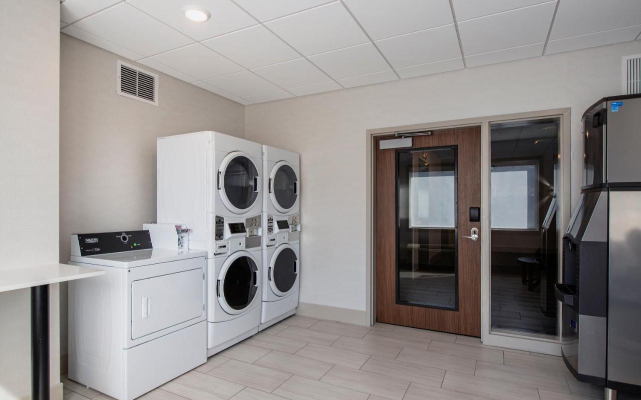 Holiday Inn Express & Suites Kelowna - East By Ihg Екстериор снимка