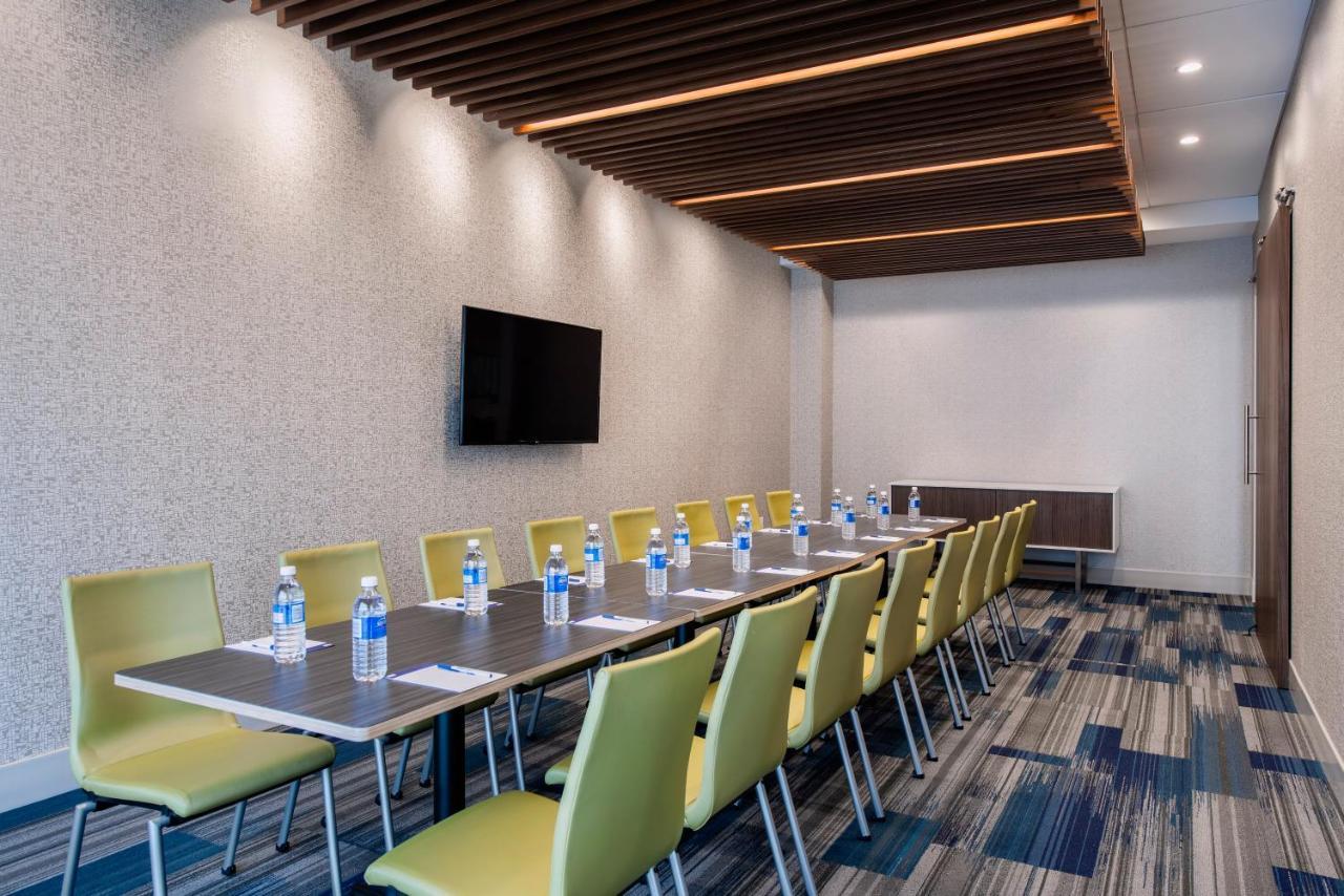 Holiday Inn Express & Suites Kelowna - East By Ihg Екстериор снимка