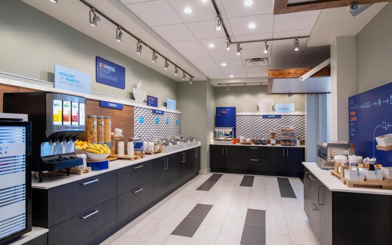 Holiday Inn Express & Suites Kelowna - East By Ihg Екстериор снимка