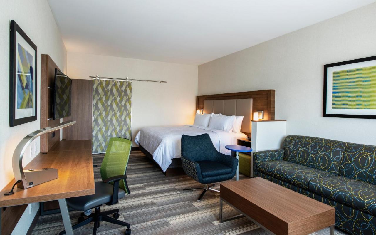 Holiday Inn Express & Suites Kelowna - East By Ihg Екстериор снимка